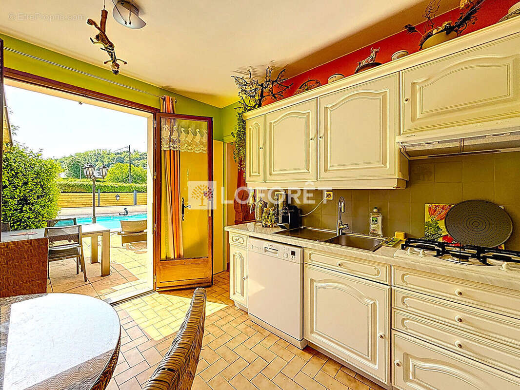 Maison à CHALLES-LES-EAUX