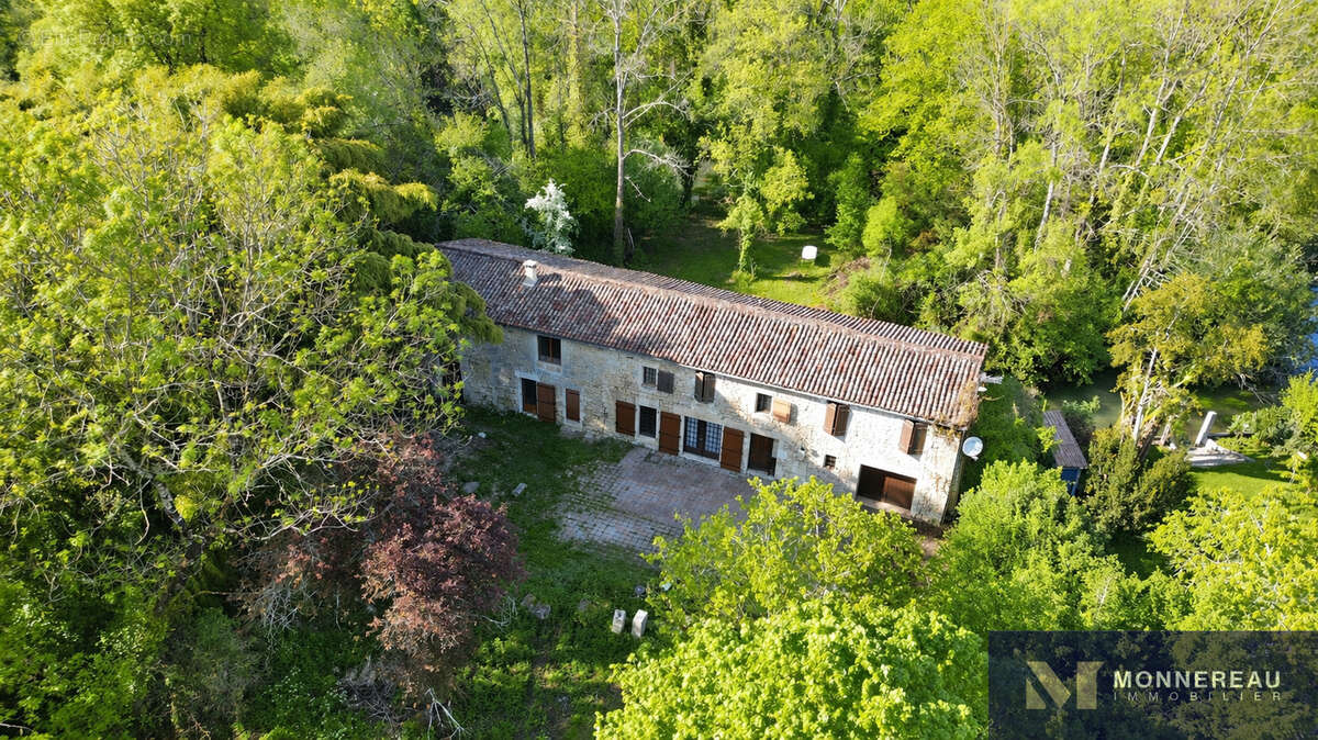 Maison à RUELLE-SUR-TOUVRE