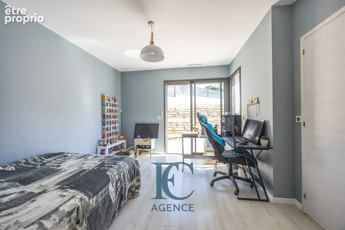 Maison contemporaine 6 pièces 190 m2 avec piscine et garage à proximité immédiate des criques - photo 7