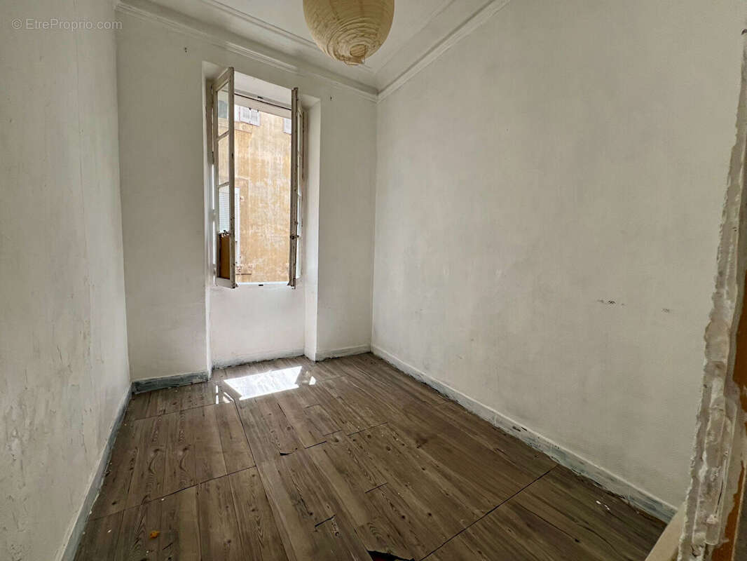 Appartement à MARSEILLE-2E