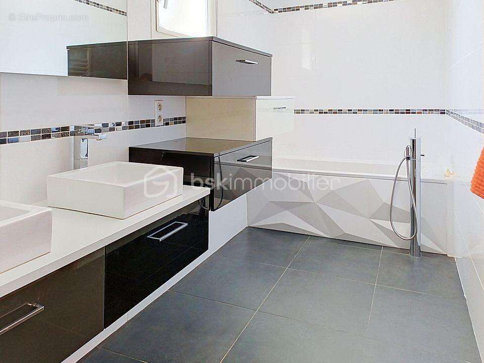 Villa familiale de 195 m² – piscine – double garage - photo 13