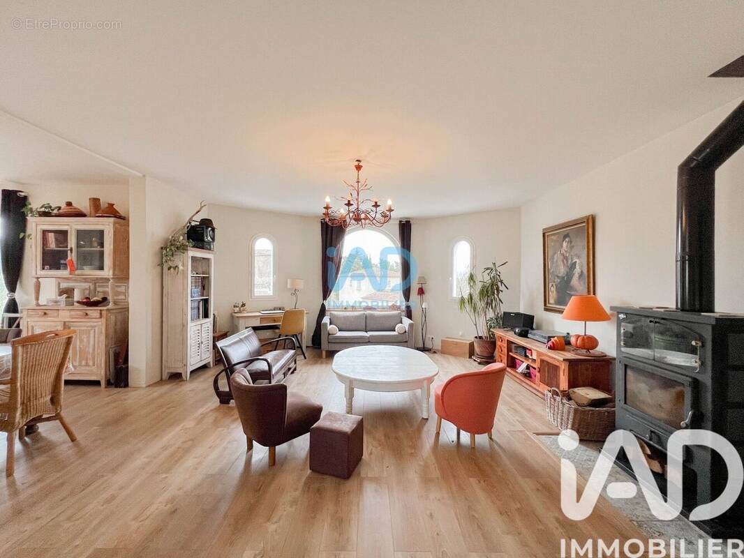 Photo 1 - Appartement à VILLENEUVE-LES-AVIGNON