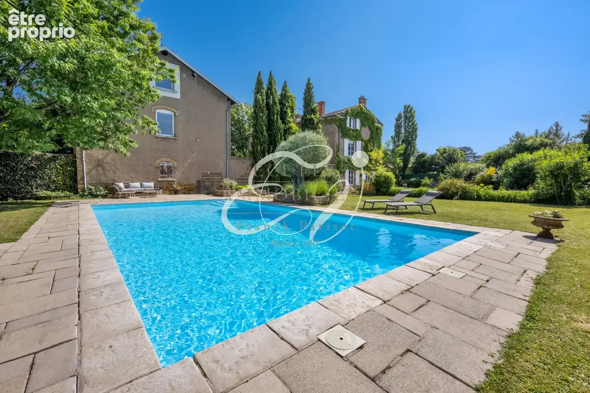 Vente ecully 69130 maison ancienne 11 pieces beaucoup de charme calme belles prestations - photo 2