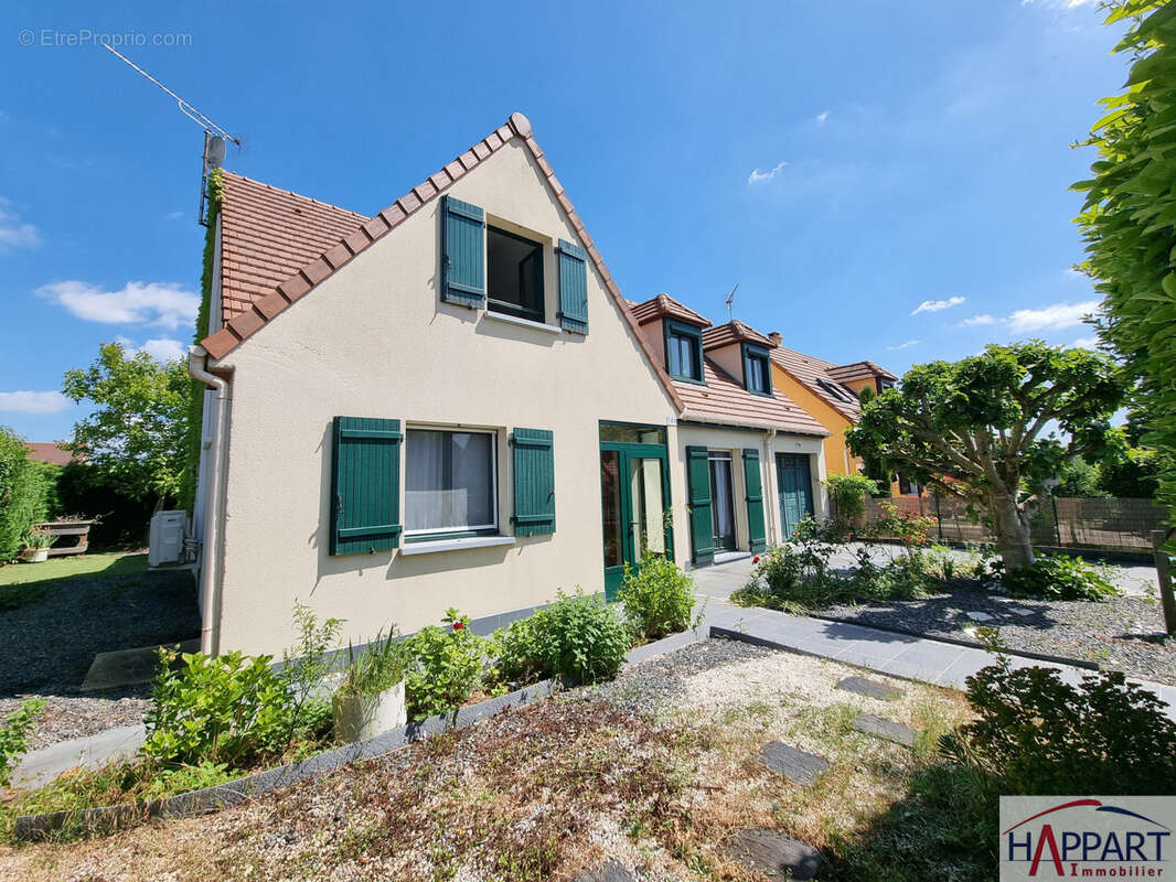 Maison à VAUX-LE-PENIL