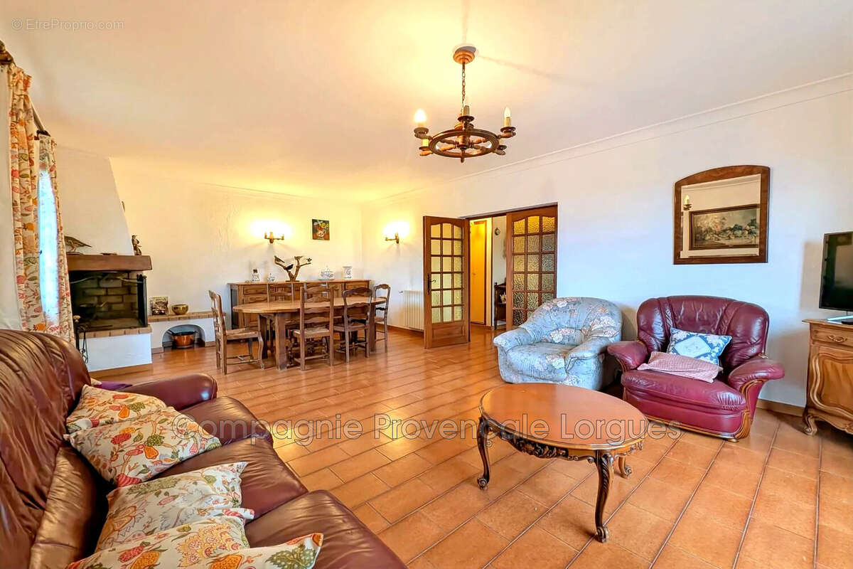 Maison à LORGUES