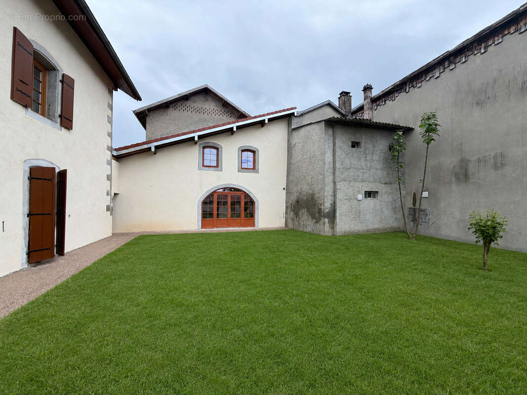 Douvaine, maison de village rénovée avec jardin - photo 2