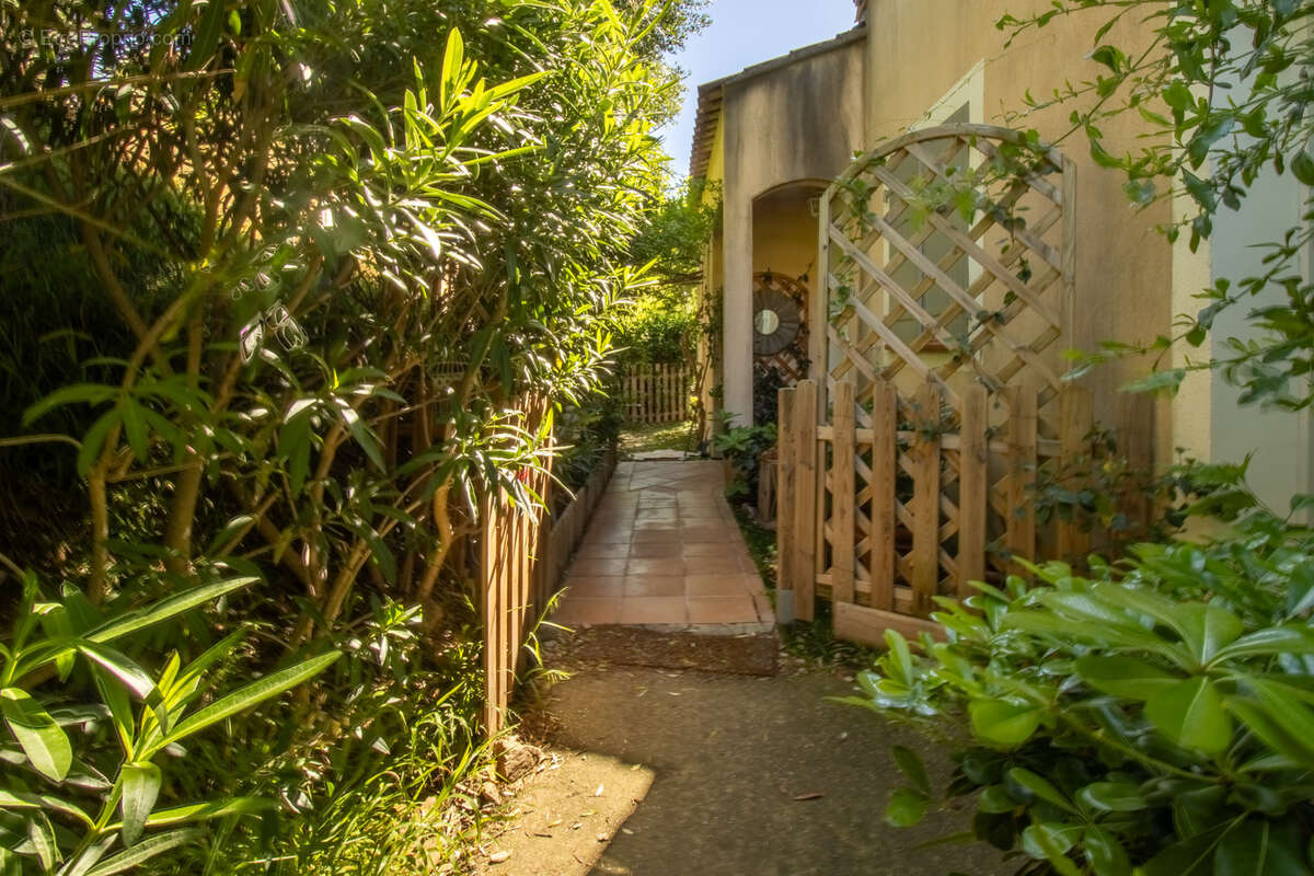 Appartement à BORMES-LES-MIMOSAS