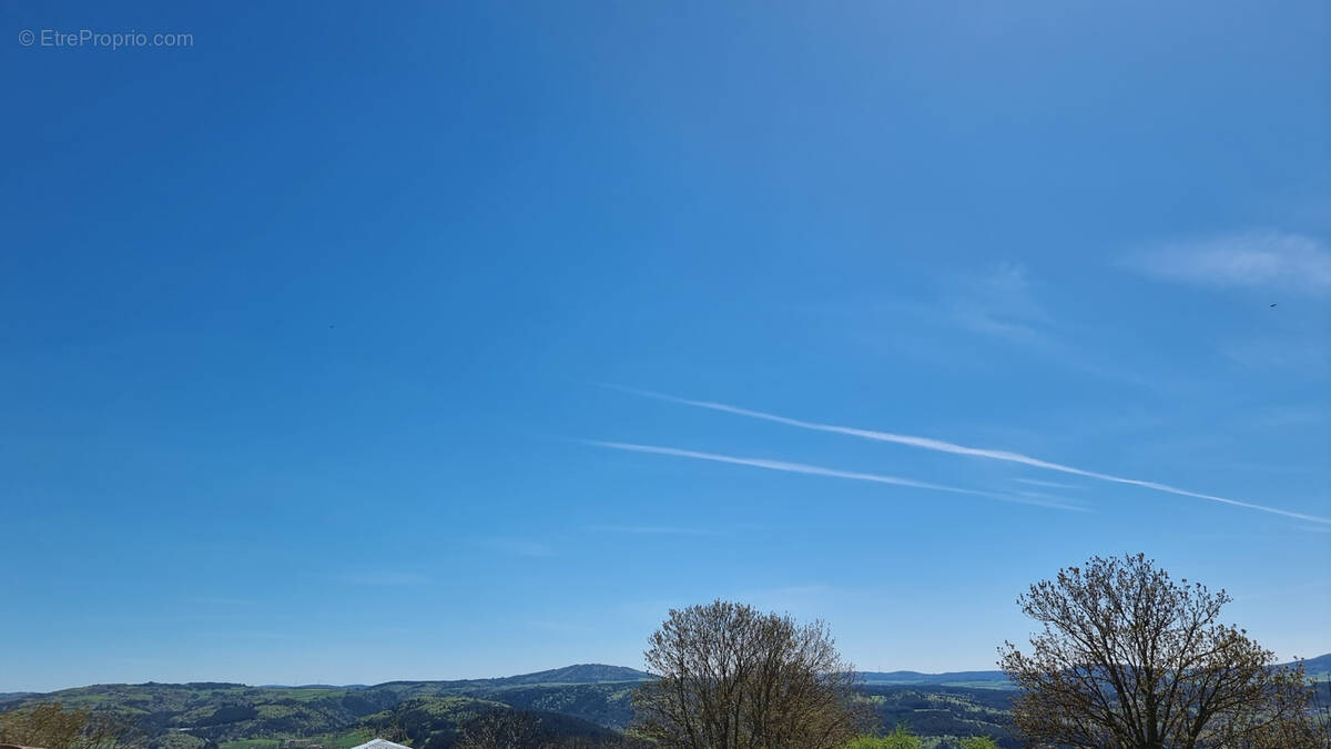 Maison à LE LAC-D&#039;ISSARLES