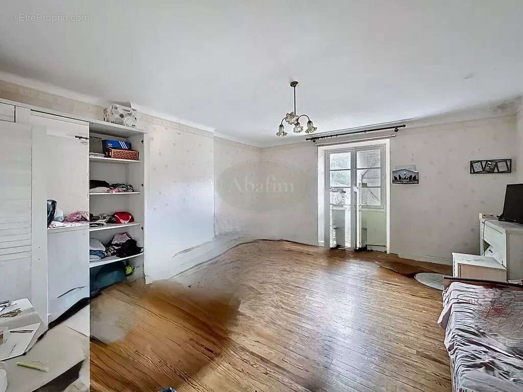 Maison à VILLECOMTAL-SUR-ARROS