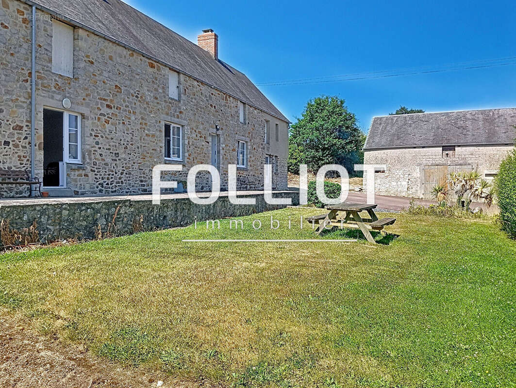 Charmant corps de ferme à vendre à Vesly - 7 pièces, grand terrain - photo 12