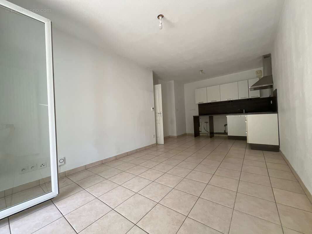 Appartement t3 , terrasse et jardin prive + garage box à la seyne sur mer porte marine - photo 8