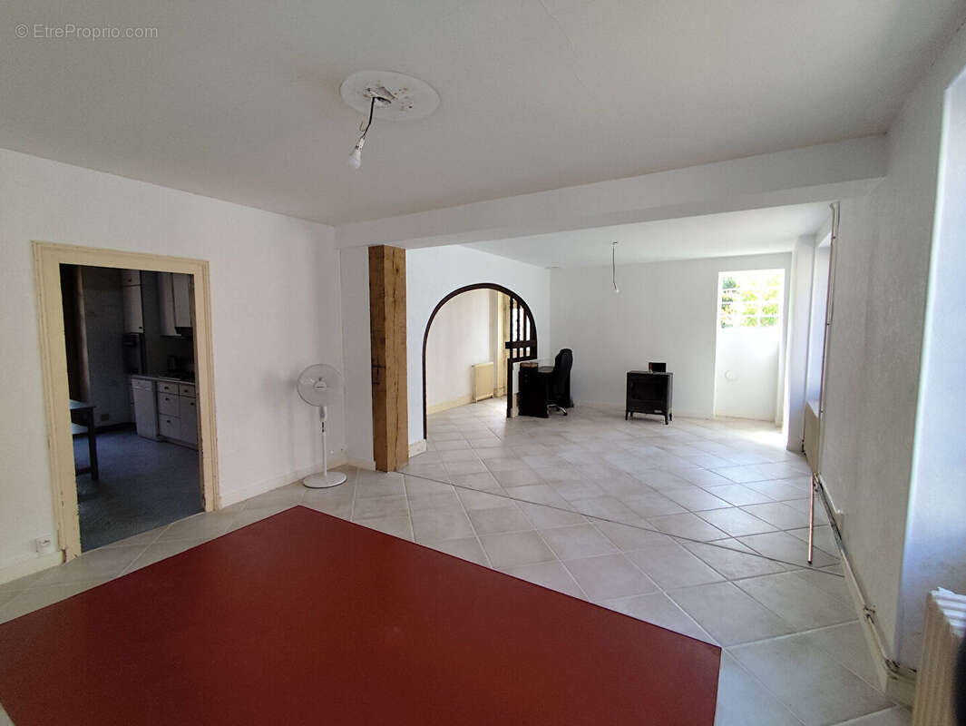 Maison 188 m² à Saint-Laurent-De-Ceris  - photo 2