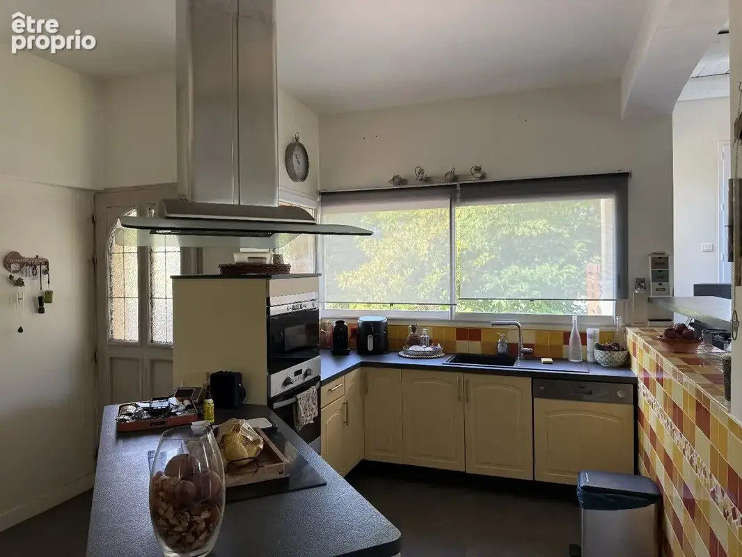 Villa T6 de 144 m² environ exposée sud/ouest avec vue sur la mer, implantée sur un terrain arboré de 720 m² - photo 6