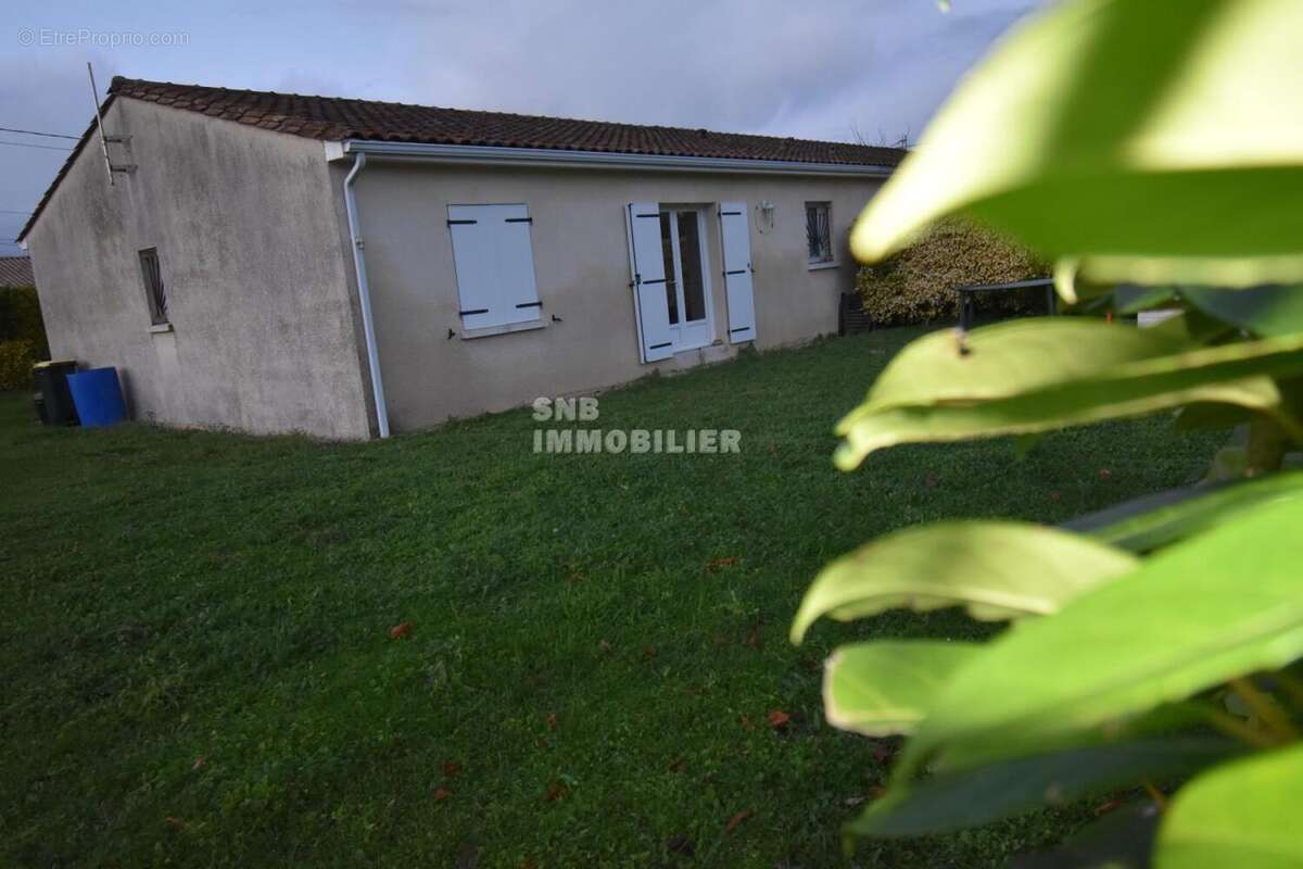 DSC_0010 - Maison à CLAIX
