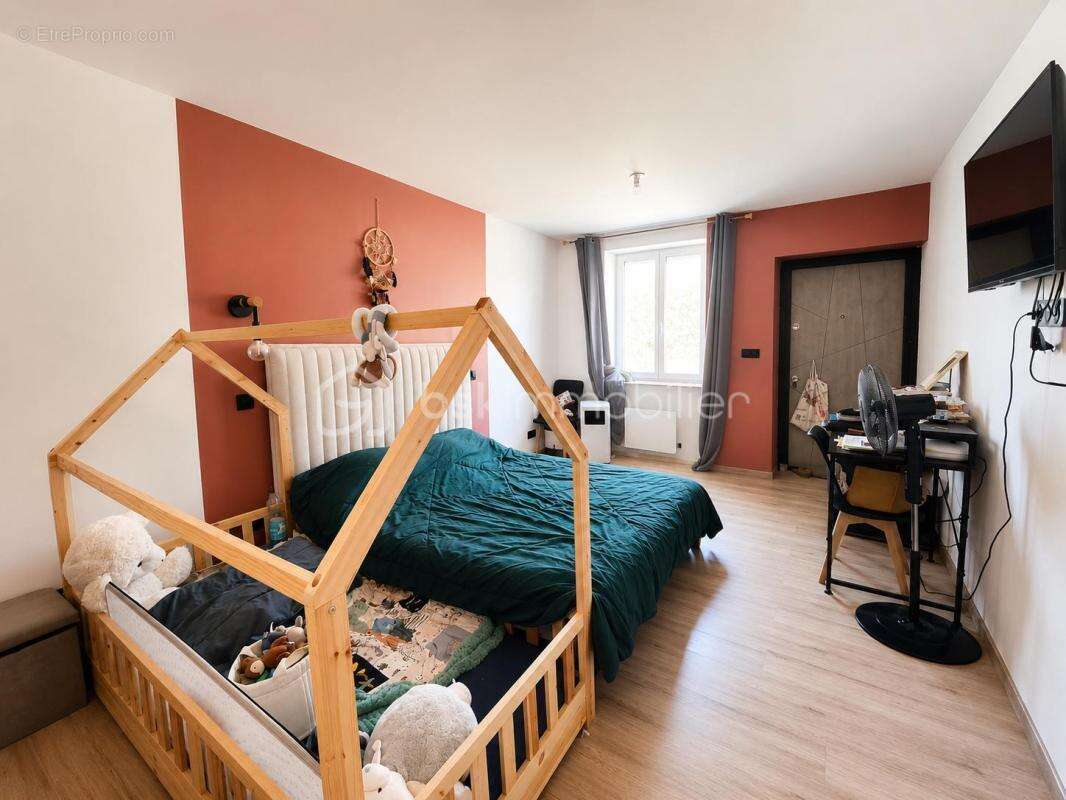 Corps de ferme de 210 m² avec appartement indépendant et plus de 440 m² de dépendances - photo 6