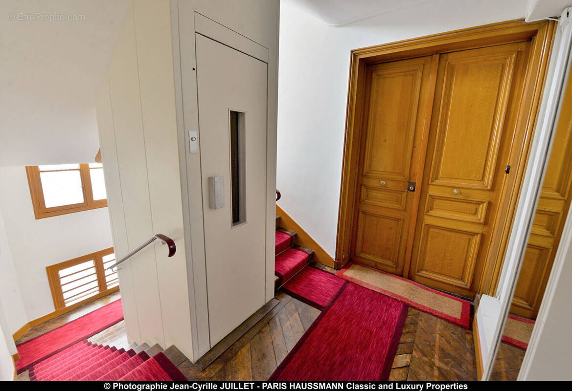 Appartement à PARIS-8E