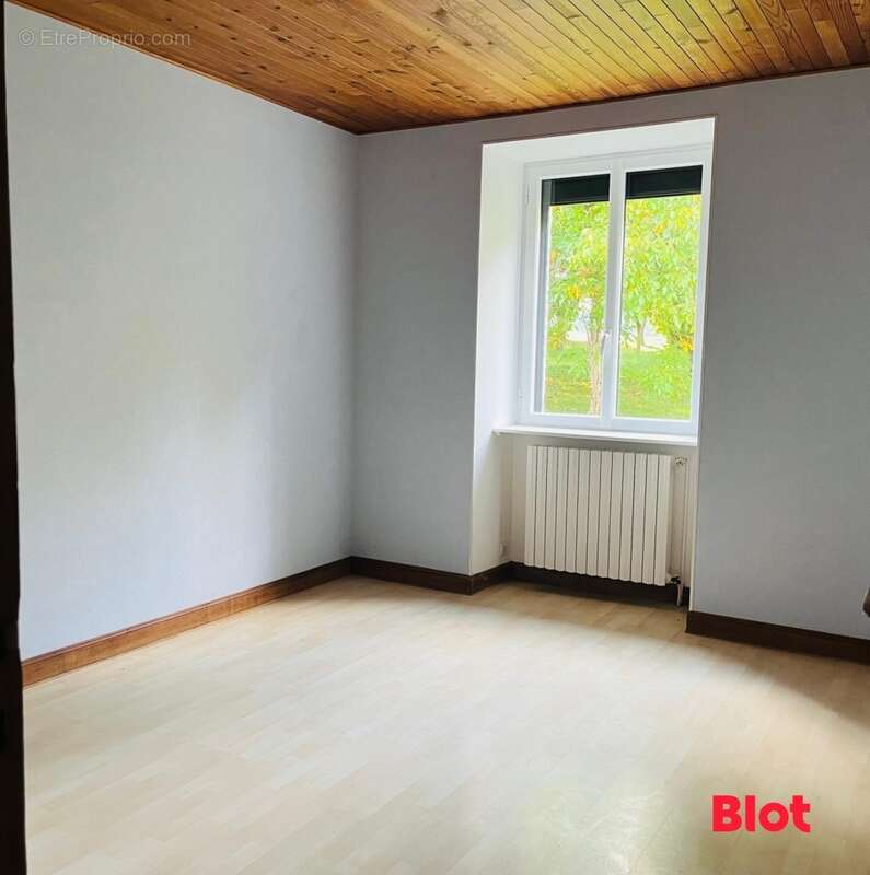 Maison à SAINT-ERBLON