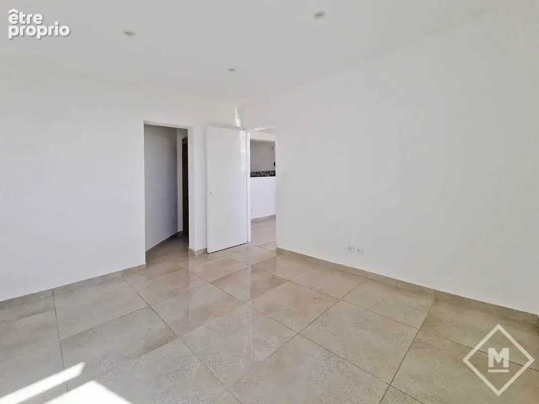 Vue Mer Dégagée et Calme : Appartement 3 Pièces à Vendre à Marseille Saint Loup - photo 8