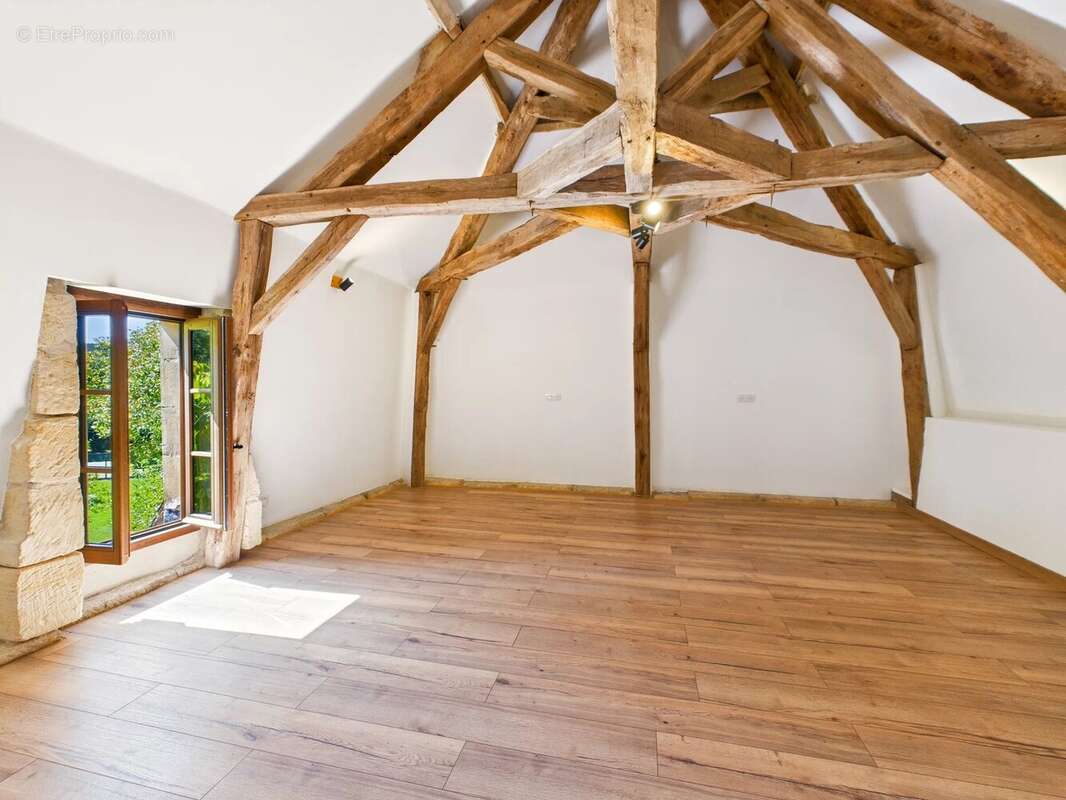 Maison à BEYNAC-ET-CAZENAC