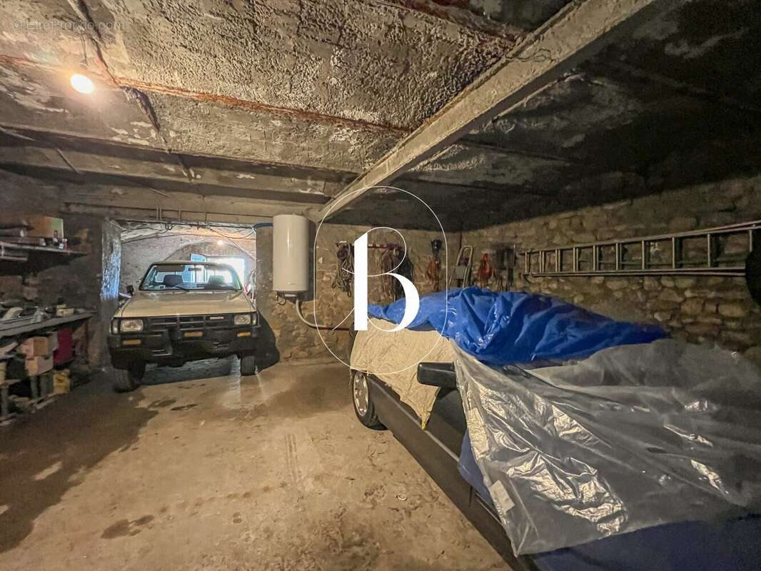 Maison à SAINT-SAUVEUR-DE-CRUZIERES