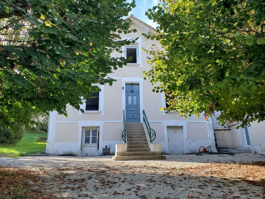 Maison à RUELLE-SUR-TOUVRE