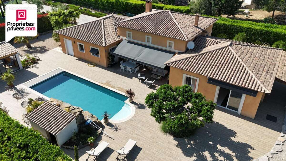 Maison à SAINT-CEZAIRE-SUR-SIAGNE