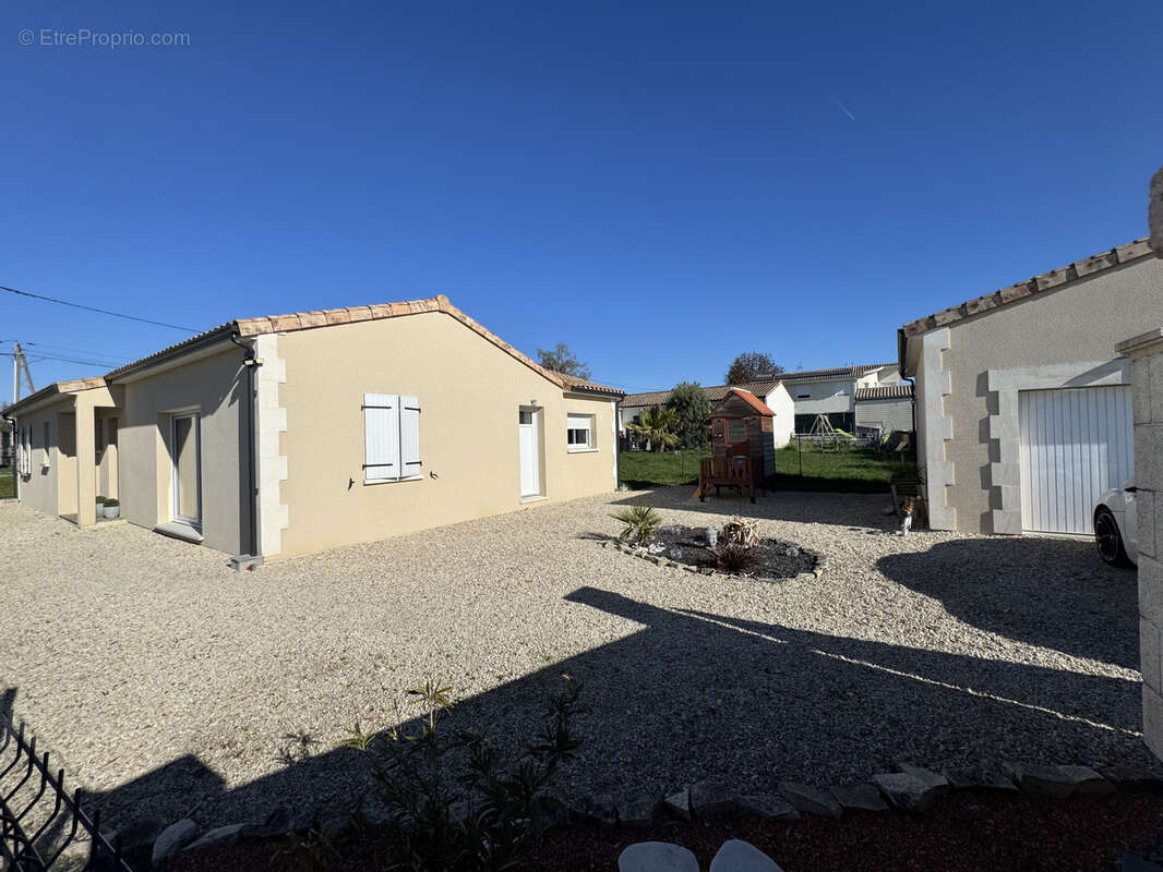 Maison à BOURG-CHARENTE