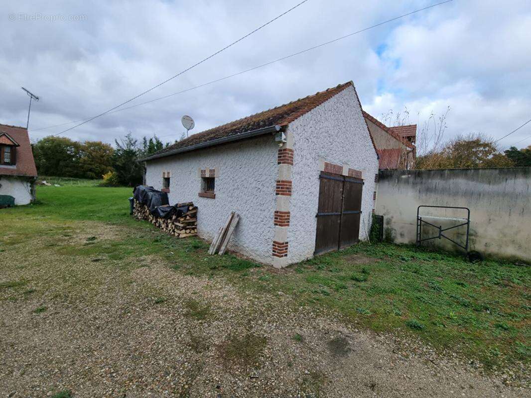 Maison à LES BORDES
