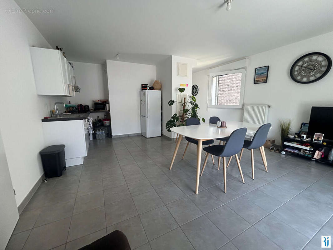 A vendre secteur Docks appartement F3 avec balcon et parking. - photo 3