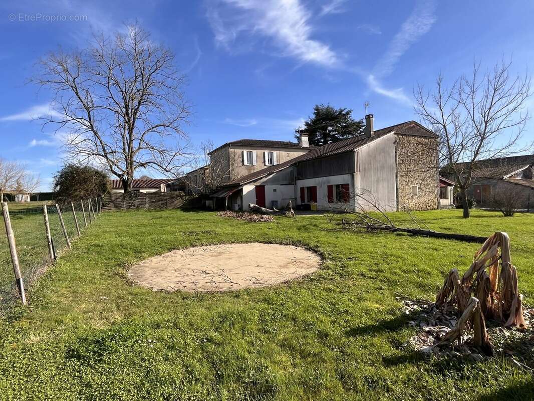 Maison à MONTIGNAC-TOUPINERIE