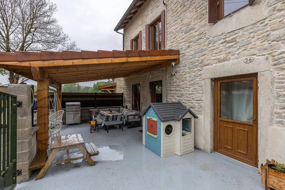 Maison à MONTALIEU-VERCIEU