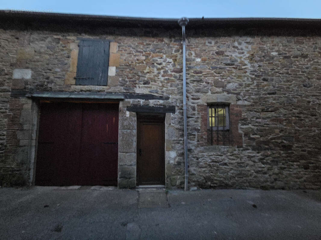 Maison à MAUBERT-FONTAINE