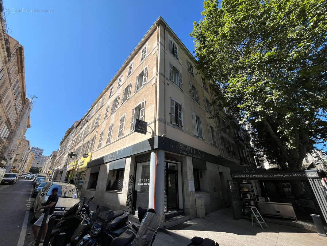 T2 de 46,61 m2 Loi Carrez   Place du 4 Septembre   Marseille 7e - photo 10