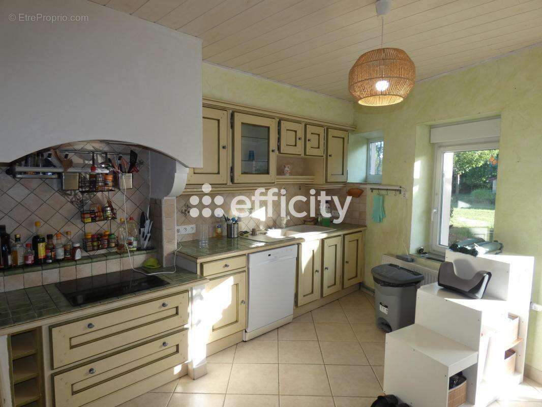 Maison 230 m² à Gannat  - photo 6