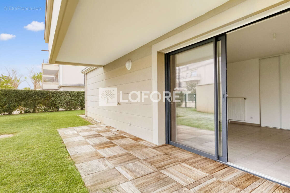 Appartement à EMERAINVILLE