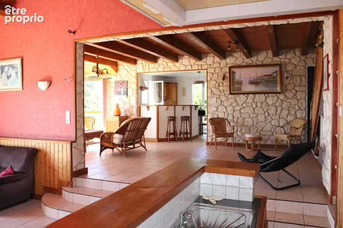 Exclusivité Naussac face au Lac Maison  5 pièce(s) 168 m2 avec une vue panoramique - photo 6