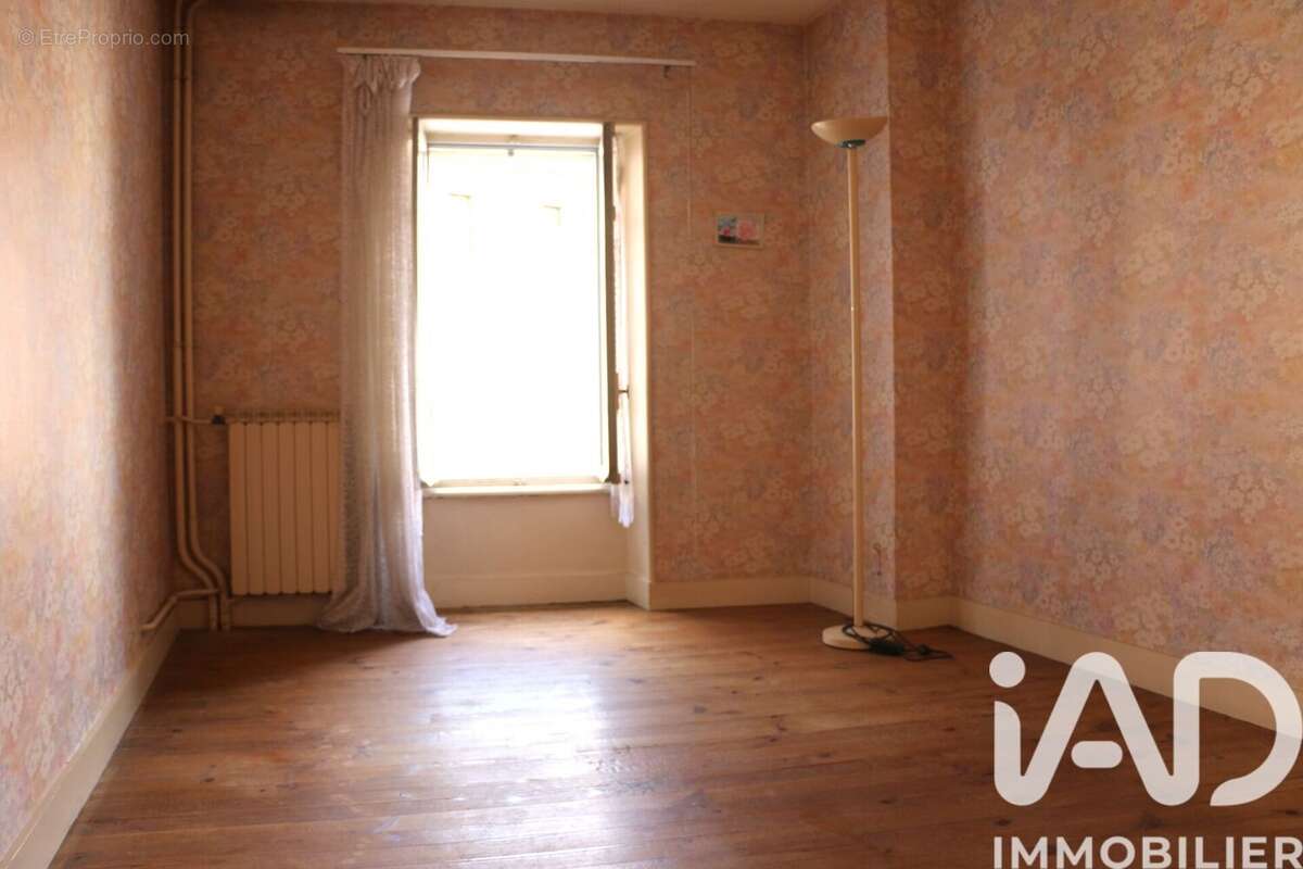 Maison 128 m² à Vernet-La-Varenne  - photo 6