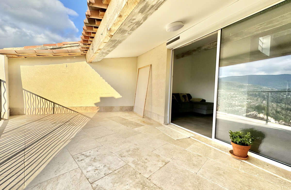 Appartement à FAYENCE