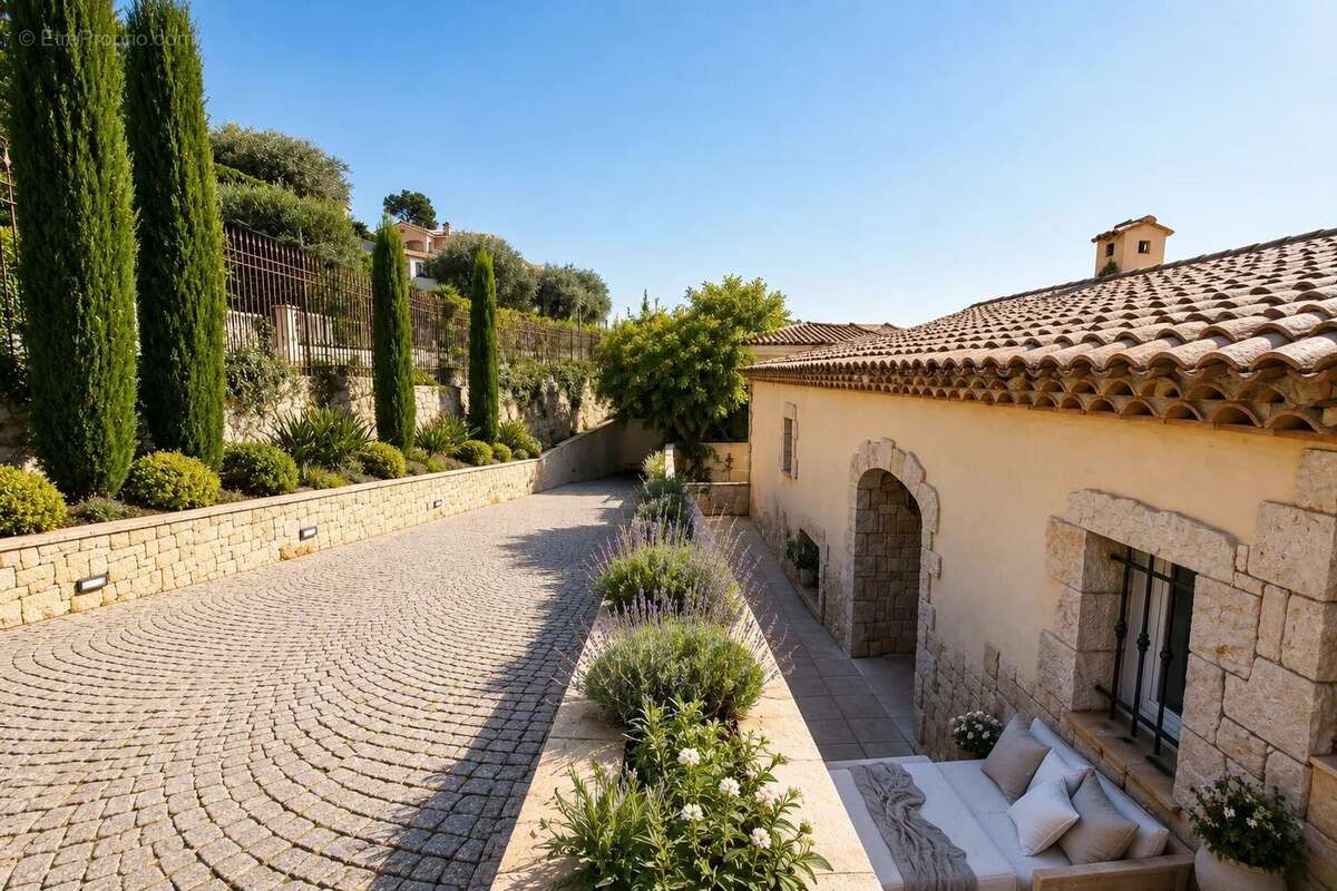 Eze "village" - propriété de 2 villas 450m²  piscine  vue mer - photo 9