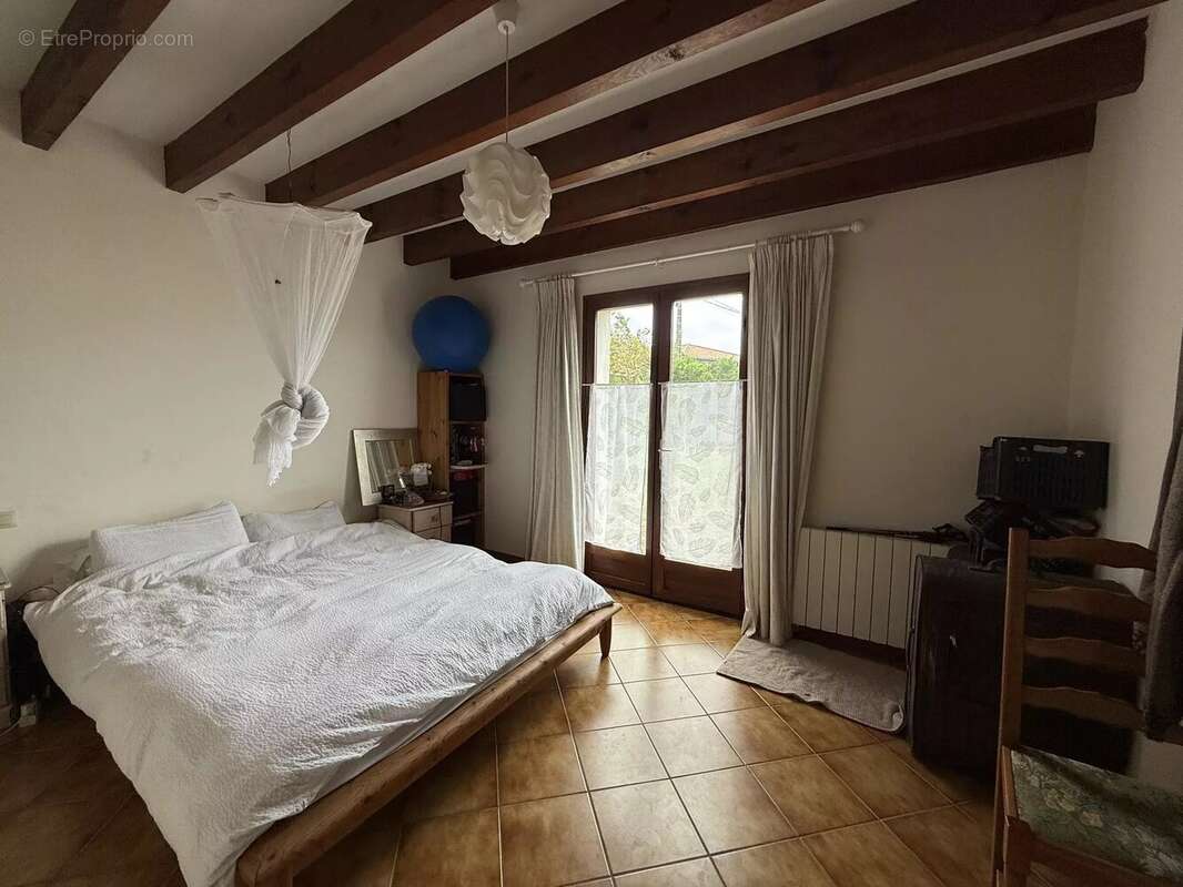 Maison au Pays Basque de 185 m² avec 3 chambres et 2 studios - photo 4