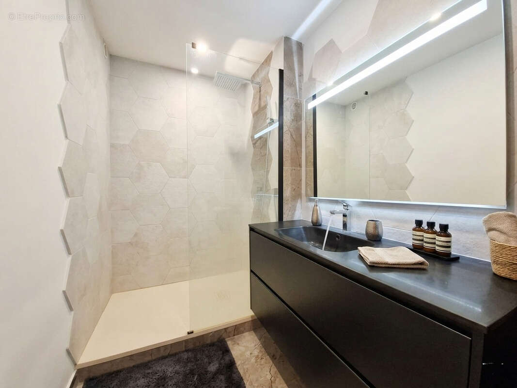 Volume rare de 102 m2 utiles, rénové à neuf + Garage XXL - photo 4