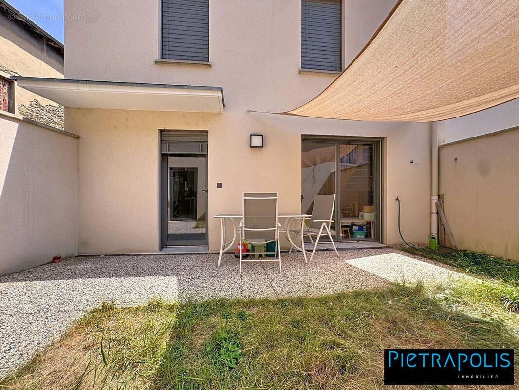 Maison à SAINT-SYMPHORIEN-D'OZON