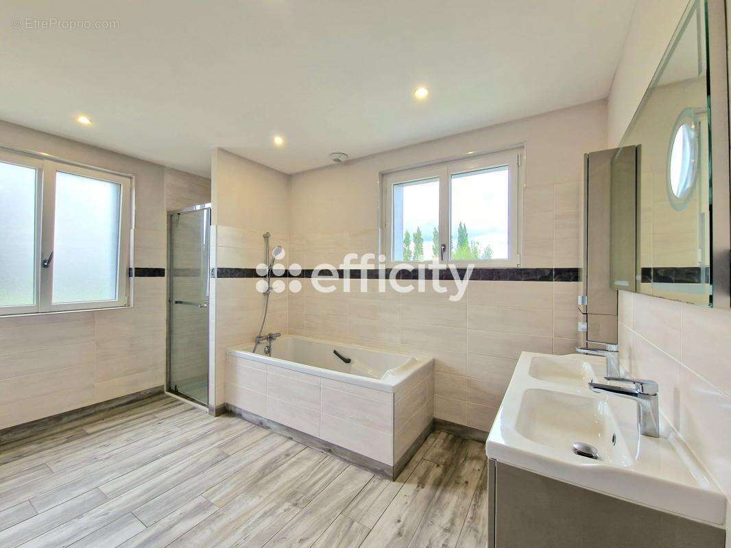 Maison à LA HAYE-DU-PUITS