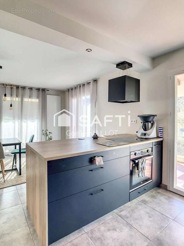 Maison 126 m² à Saint-Laurent-De-Cerdans  - photo 9