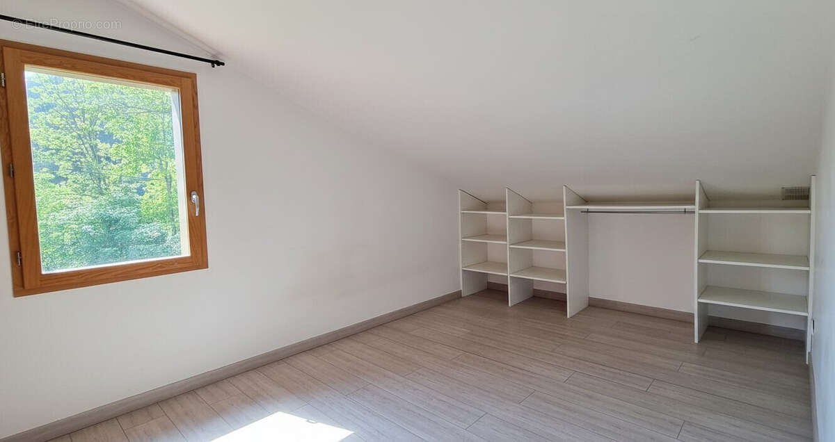 Maison à SERRAVAL