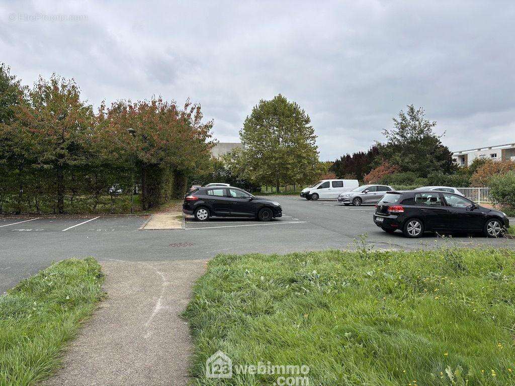 Avec place de stationnement privatif, - Appartement à POITIERS