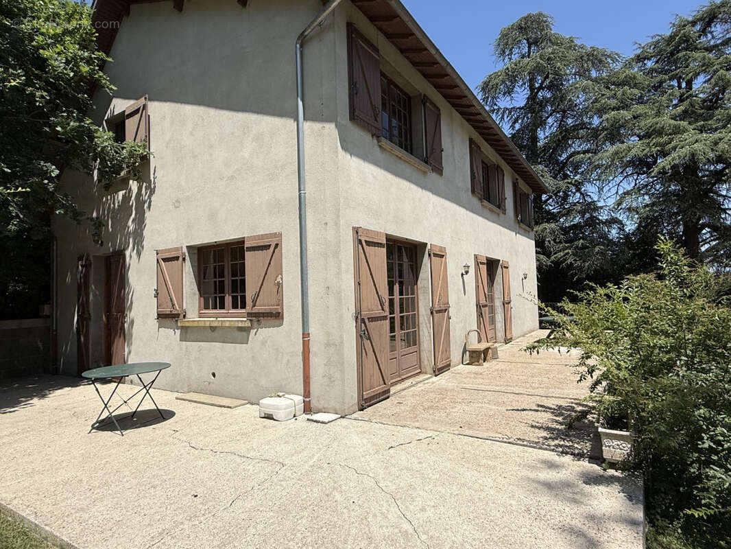 Maison à SAINT-CYR-LA-ROCHE