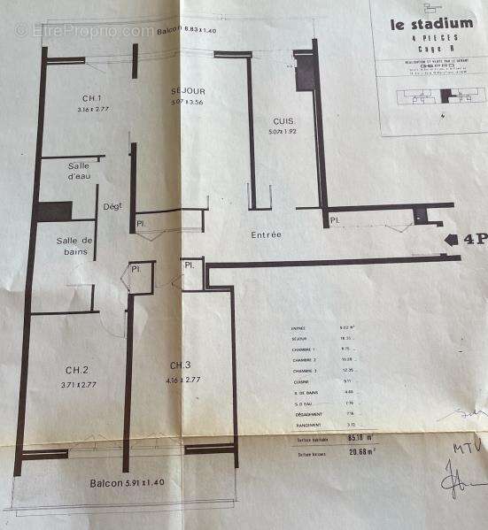 Appartement à COURBEVOIE