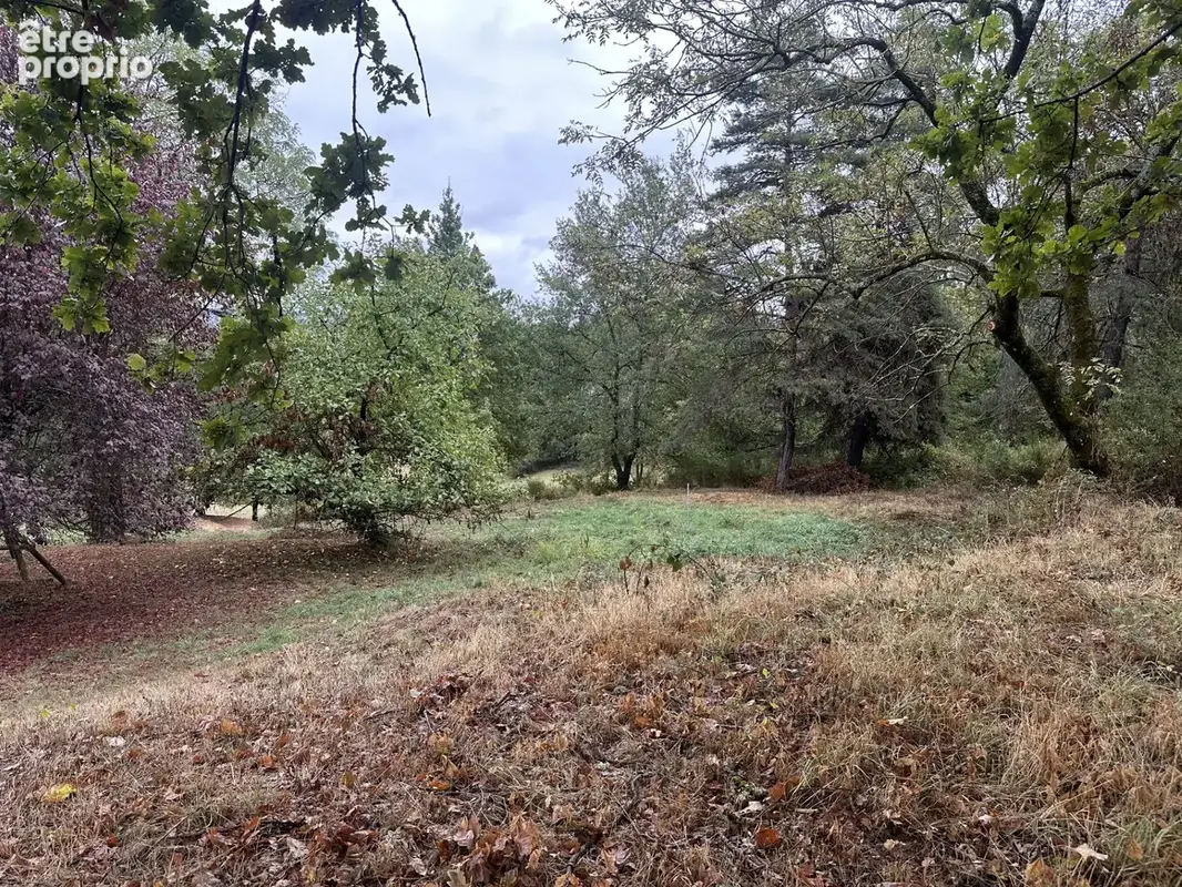 terrain constructible de 2862m2 - photo 1