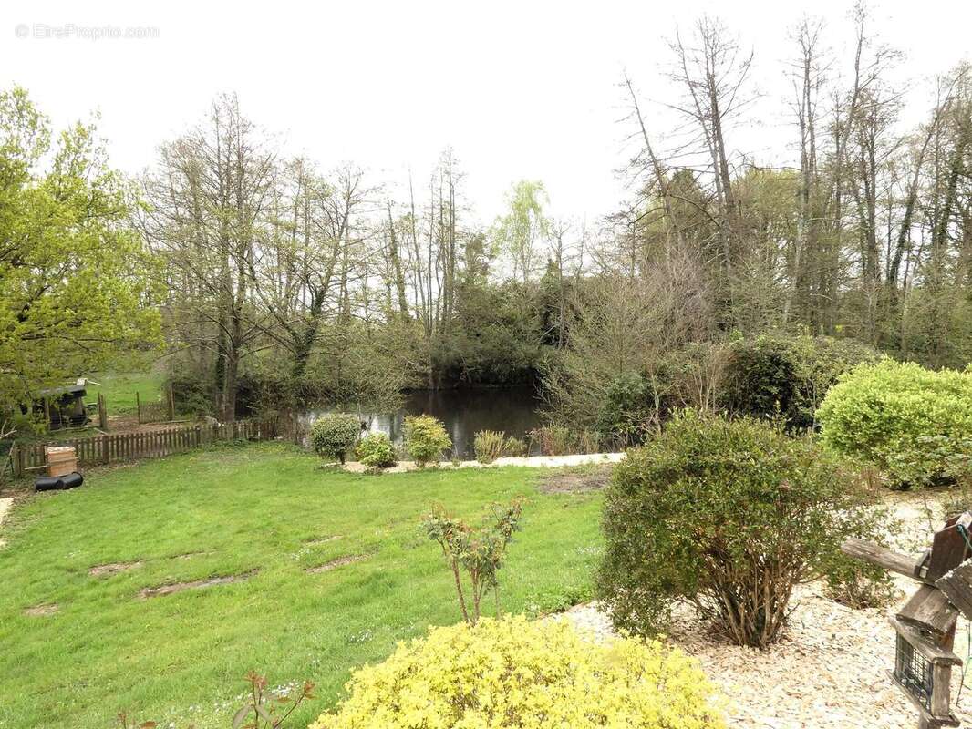 Maison à LES BORDES